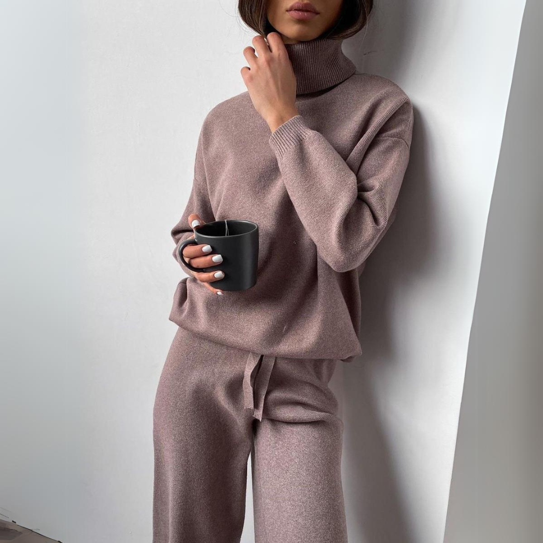 Clara™ - Bequemes 2-teiliges Set aus Rollkragenpullover und langer Hose